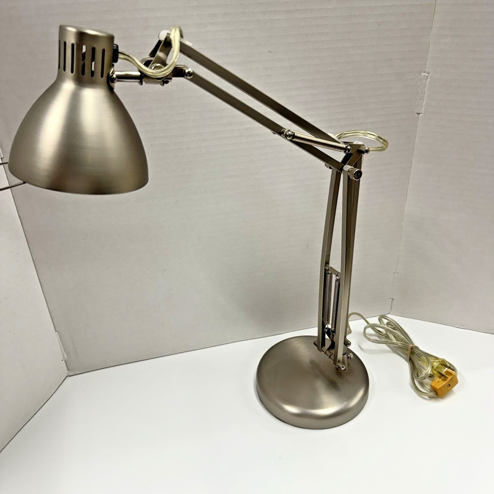 Silver Metal Desk Lamp Pixar Style Adjustable Neck Tested Works - Picture 2 of 6